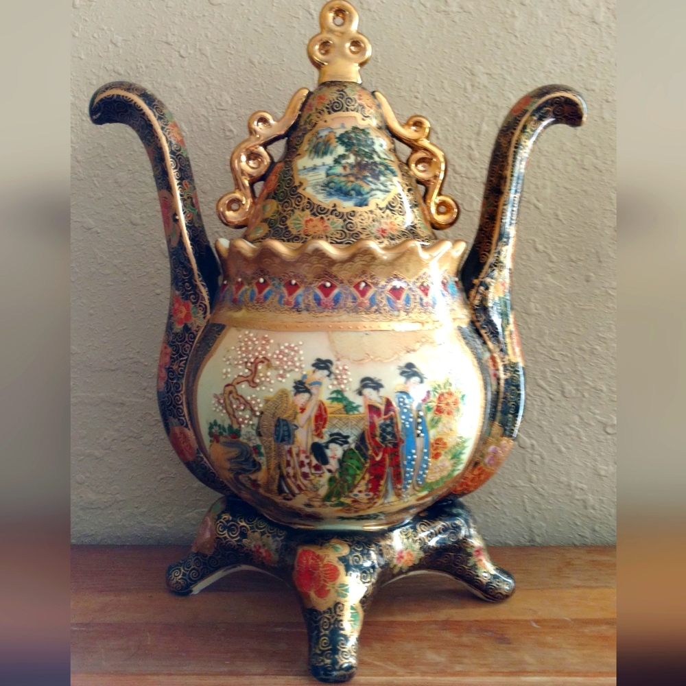 Vintage 1960's Royal Satsuma Japanese Jar Geisha Girls Gilded Double Handles
